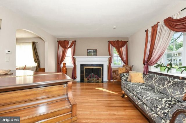 40 TRENT RD, Wynnewood, PA 19096