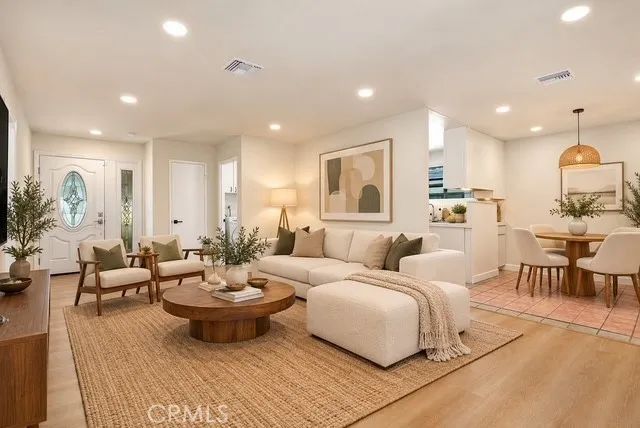 6162 Peterson, Woodland Hills, CA 91367