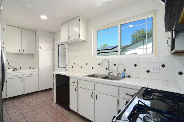 6162 Peterson, Woodland Hills, CA 91367