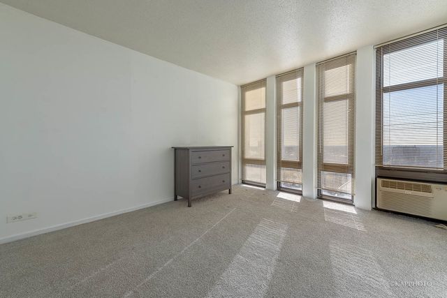 6700 S South Shore Drive 22B, Chicago, IL 60649