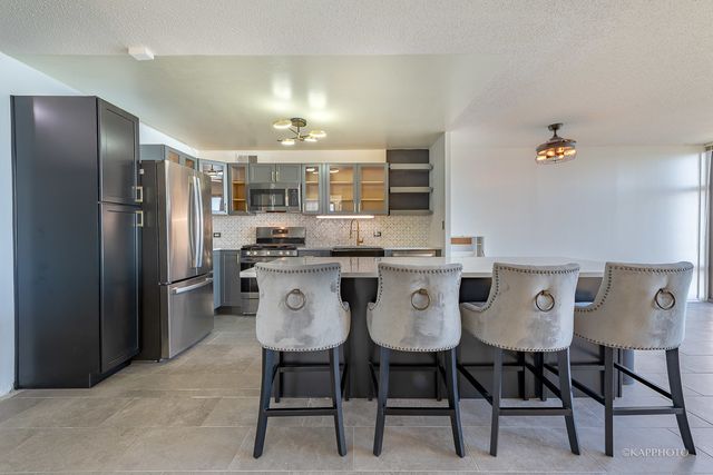 6700 S South Shore Drive 22B, Chicago, IL 60649