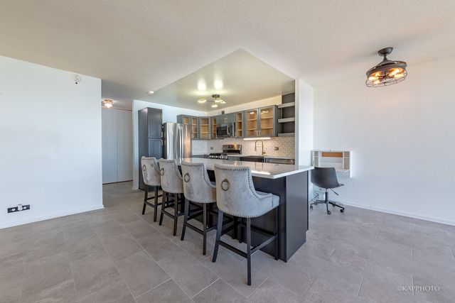 6700 S South Shore Drive 22B, Chicago, IL 60649