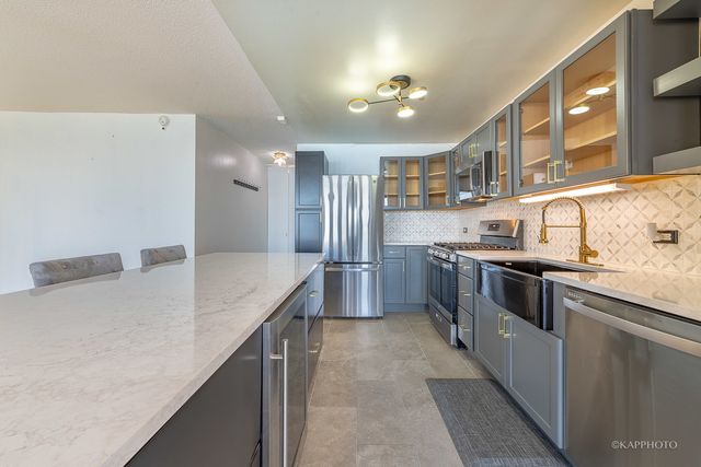 6700 S South Shore Drive 22B, Chicago, IL 60649