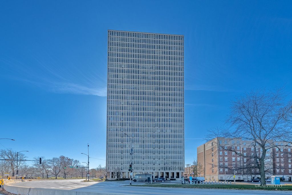 6700 S South Shore Drive 22B, Chicago, IL 60649
