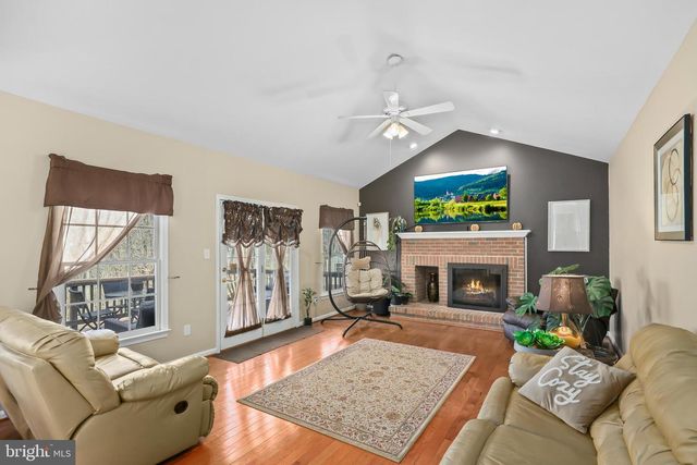 1 BARLOW HOUSE CT, Stafford, VA 22554