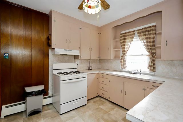 79 Woodlawn St, Fall River, MA 02720