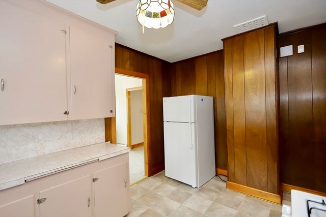 79 Woodlawn St, Fall River, MA 02720