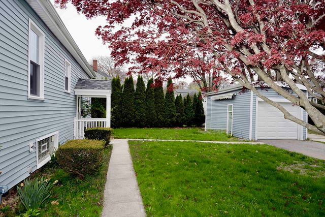 79 Woodlawn St, Fall River, MA 02720