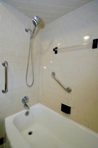 79 Woodlawn St, Fall River, MA 02720