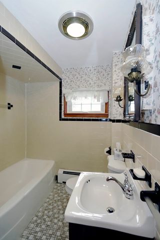 79 Woodlawn St, Fall River, MA 02720