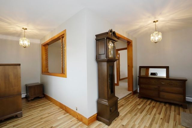 79 Woodlawn St, Fall River, MA 02720