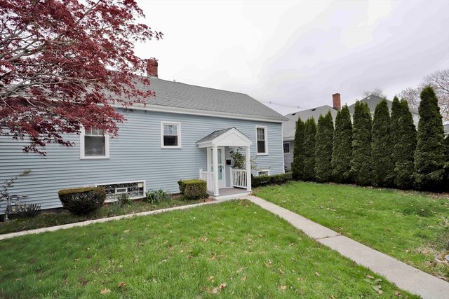 79 Woodlawn St, Fall River, MA 02720