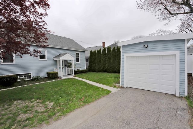 79 Woodlawn St, Fall River, MA 02720