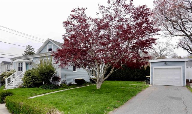 79 Woodlawn St, Fall River, MA 02720
