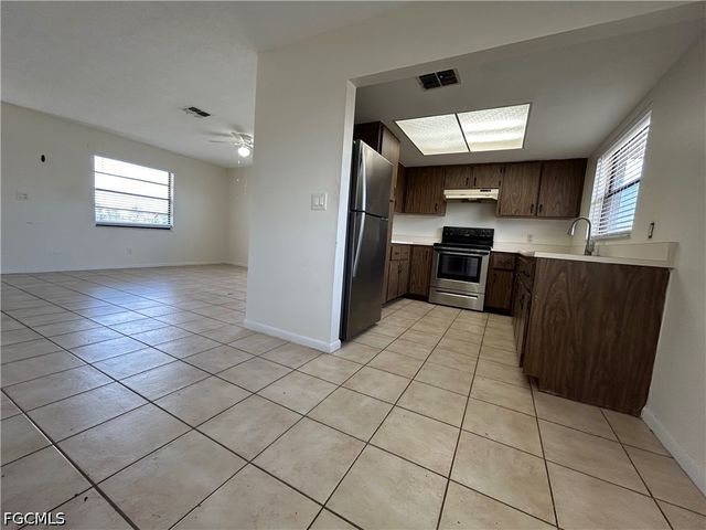 3805 SE 11th AVE 1, Cape Coral, FL 33904