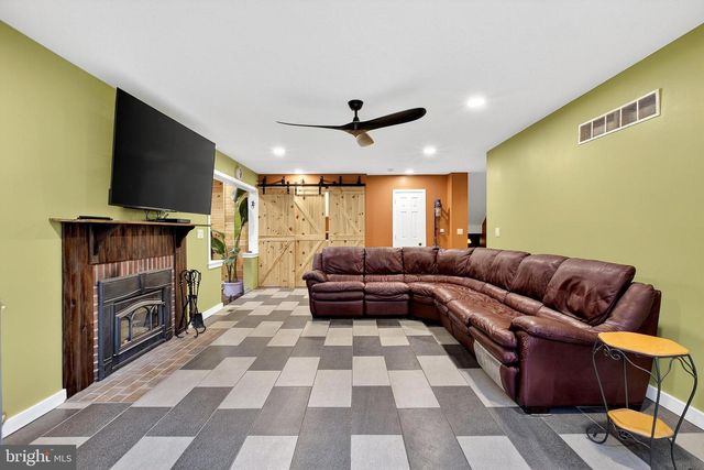 114 W CARDIFF CT W, Newark, DE 19711