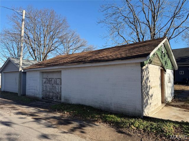 725 Lee, Belleville, IL 62221