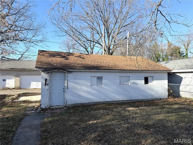 725 Lee, Belleville, IL 62221