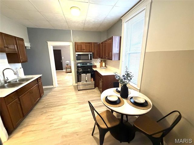 725 Lee, Belleville, IL 62221
