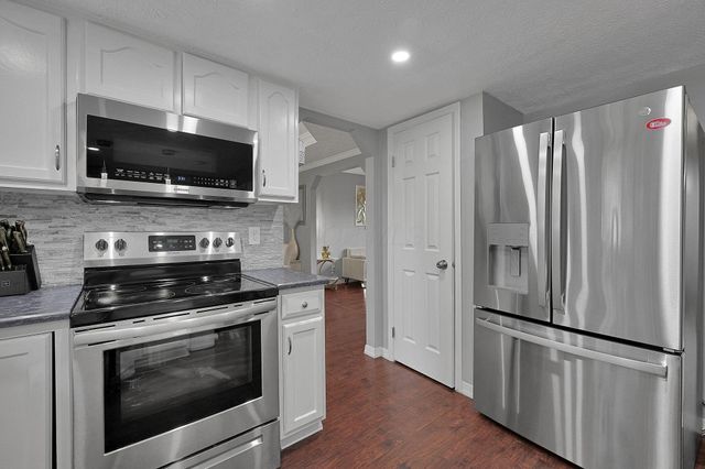 10131 Hounsdale Drive, Pickerington, OH 43147