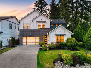 8784 NE Winslow Grove Ct, Bainbridge Island, WA 98110