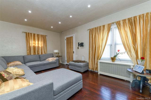 131-07 Van Wyck Expressway, Jamaica, NY 11436