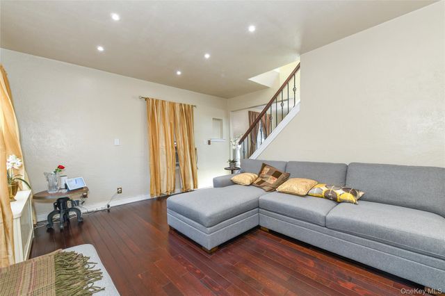 131-07 Van Wyck Expressway, Jamaica, NY 11436