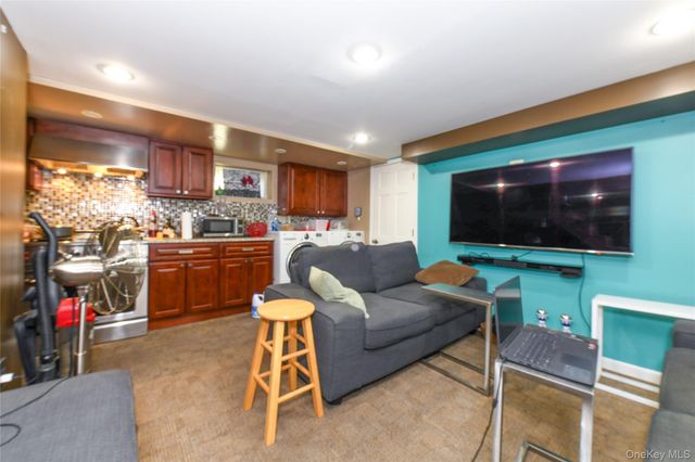 131-07 Van Wyck Expressway, Jamaica, NY 11436