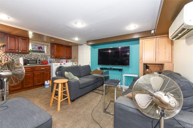 131-07 Van Wyck Expressway, Jamaica, NY 11436