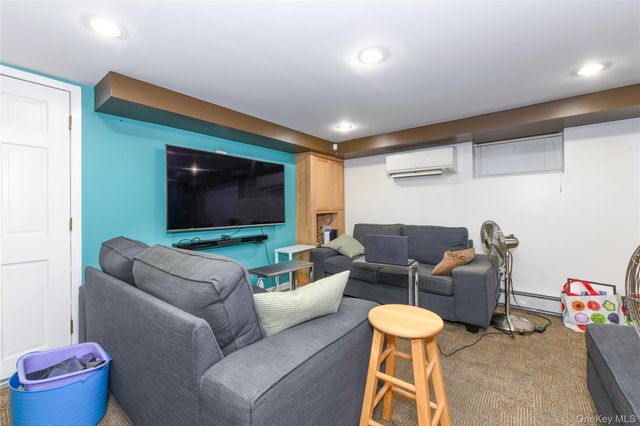 131-07 Van Wyck Expressway, Jamaica, NY 11436