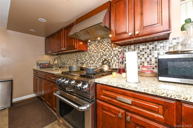 131-07 Van Wyck Expressway, Jamaica, NY 11436