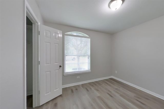 308 Crooked Pine Court, Conroe, TX 77304