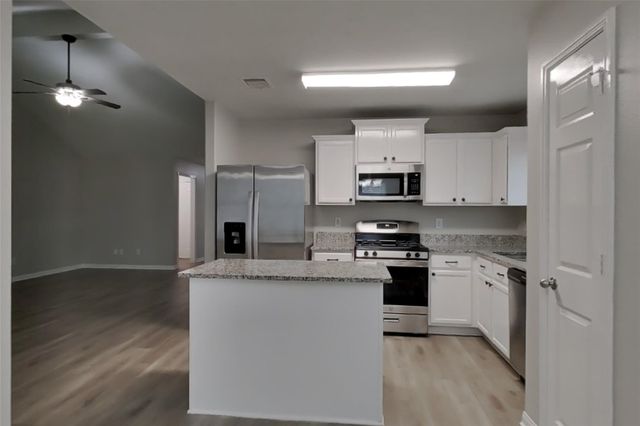 308 Crooked Pine Court, Conroe, TX 77304
