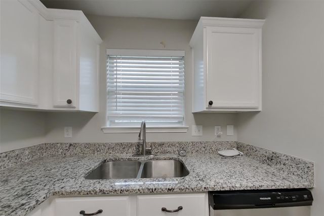 308 Crooked Pine Court, Conroe, TX 77304