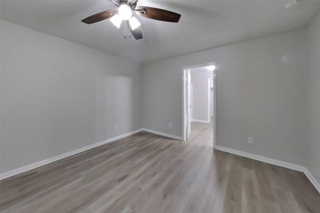 308 Crooked Pine Court, Conroe, TX 77304