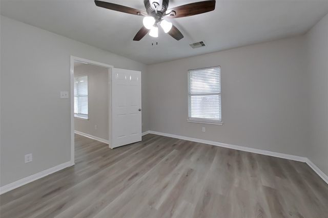 308 Crooked Pine Court, Conroe, TX 77304