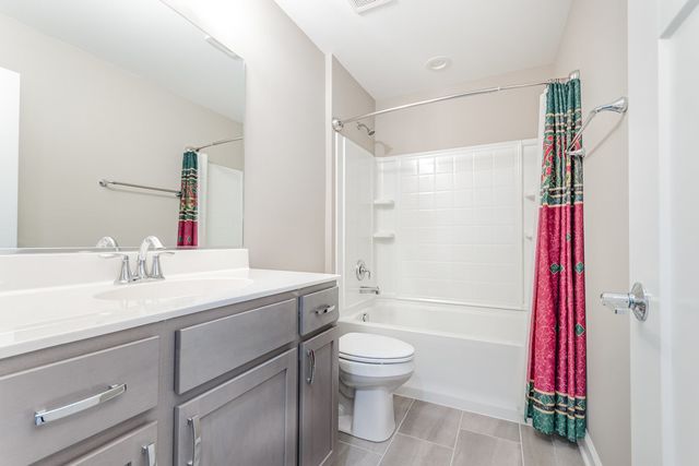 253 Masters Drive, Addison, IL 60101