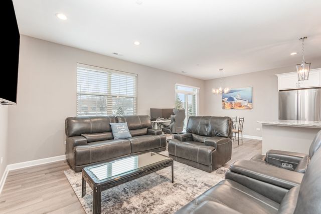 253 Masters Drive, Addison, IL 60101