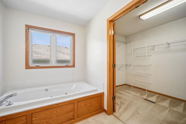 5416 NW 92nd Street, Johnston, IA 50131