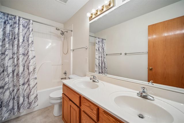 5416 NW 92nd Street, Johnston, IA 50131