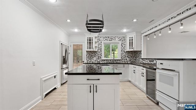 303 Huntington Road, Union, NJ 07083