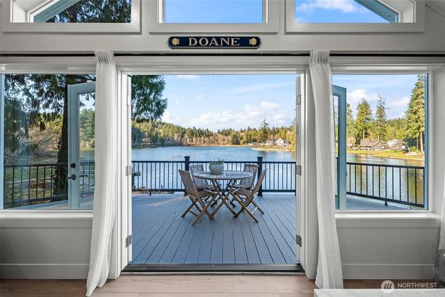 5915 Lagoon Lane NW, Gig Harbor, WA 98335