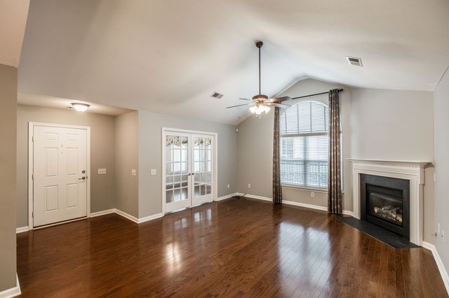 825 Browns Ln Unit 201, Gallatin, TN 37066