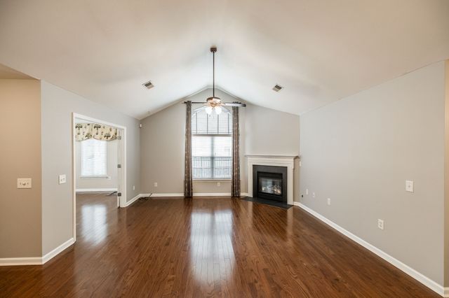 825 Browns Ln Unit 201, Gallatin, TN 37066