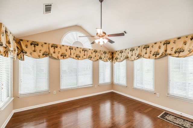 825 Browns Ln Unit 201, Gallatin, TN 37066