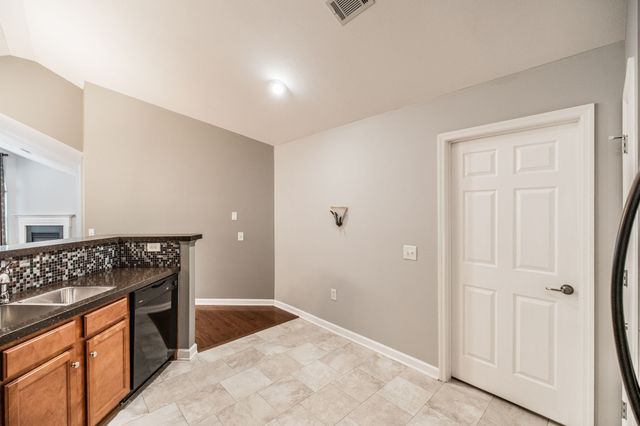 825 Browns Ln Unit 201, Gallatin, TN 37066