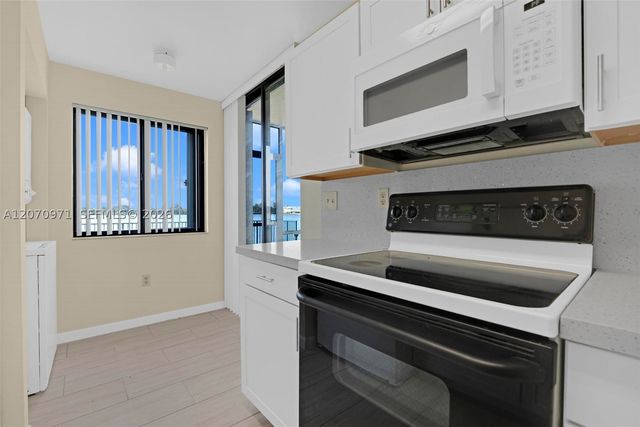 15545 N Miami Lakeway N 106, Miami Lakes, FL 33014
