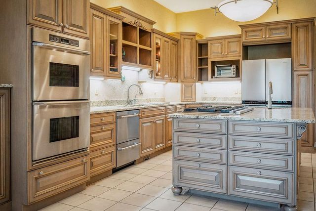 446 Country Club Lane, Onalaska, WI 54650