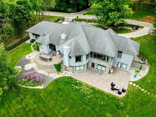 446 Country Club Lane, Onalaska, WI 54650