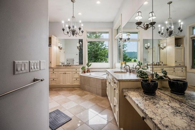 446 Country Club Lane, Onalaska, WI 54650